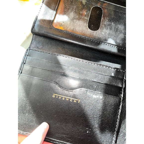 🖤💛 Authentic Givenchy Wallet 🖤💛 - Picture 4 of 10
